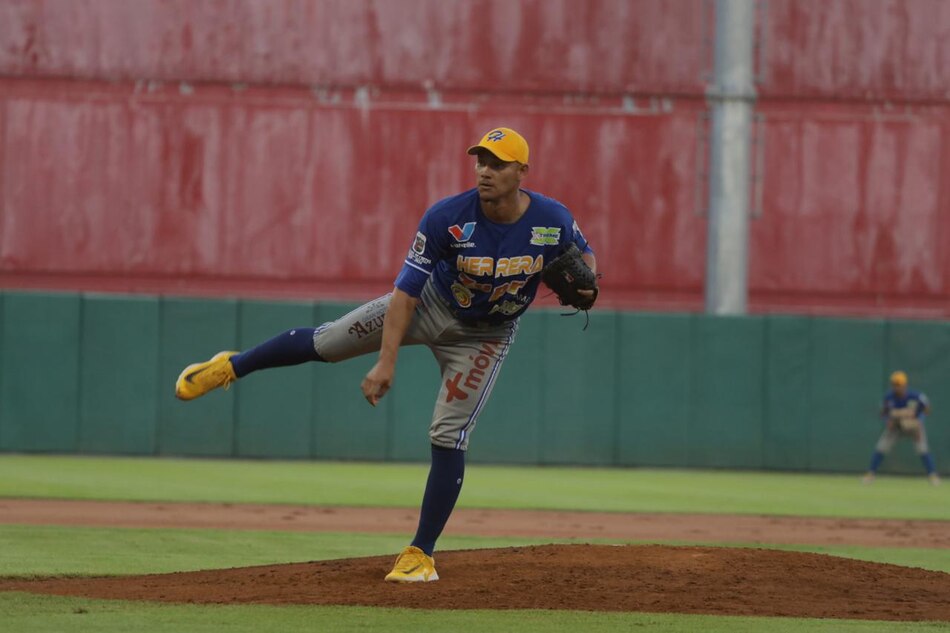 Manuel Campos y Carlos Días reciben reconocimientos por su destacado trabajo monticular