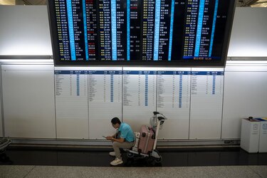 Cancelaciones de vuelos y caos en los aeropuertos por falla tecnológica