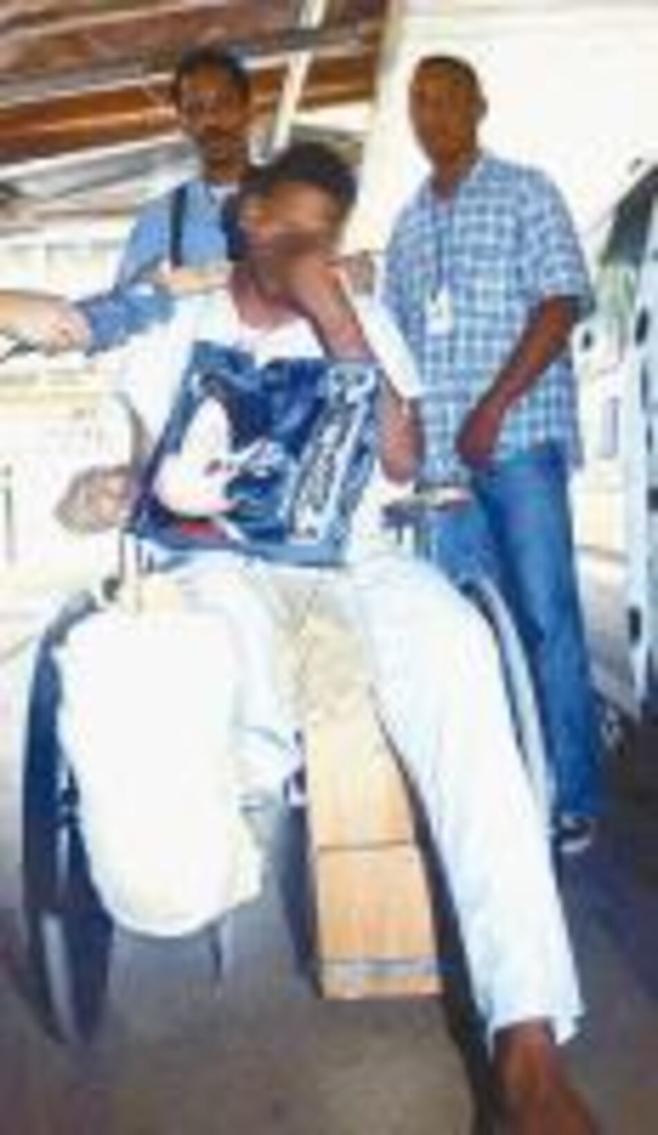 Balean a estudiante dentro de una escuela