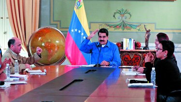 Maduro llama a oposición a retomar diálogo