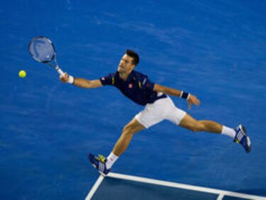 Djokovic arrolla a Federer y avanza a la final en Australia