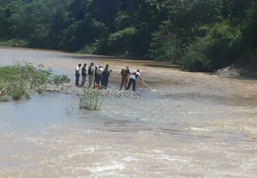 Ministerio Público toma muestras en río La Villa