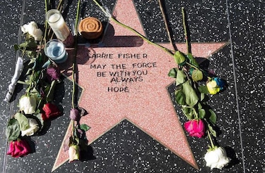 Admiradores crean estrella para Carrie Fisher en Hollywood