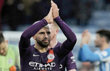 El City golea 6-0 al Chelsea con tripleta de Agüero
