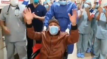 Roberto Durán sale del hospital tras superar el coronavirus