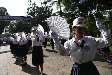 Desfiles patrios: rutas, delegaciones y bandas independientes participantes
