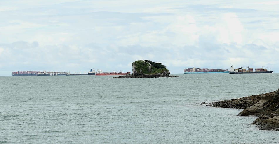 Canal de Panamá: buques hacen fila para cruzar la vía interoceánica