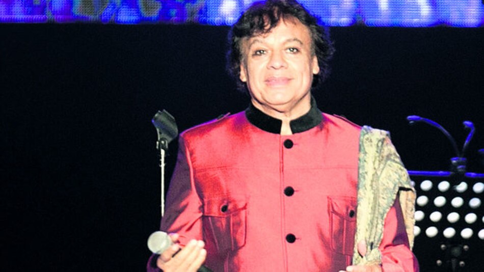 Juan Gabriel, a dúo con Juanes