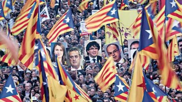 Decenas de miles se manifiestan contra juicio a independentistas catalanes