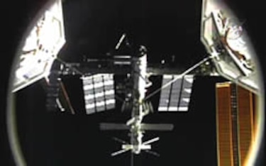 Discovery llega a la ISS