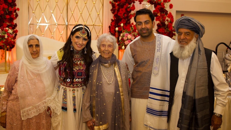 Sammi y Safi, la historia de amor entre un musulmán y una judía que se gestó mientras rescataban personas de las manos del Talibán