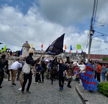 Colores y ritmos en el Festival de la Pollera Congo en Portobelo