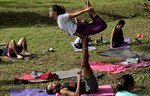 Domingo acrobático en el parque Omar