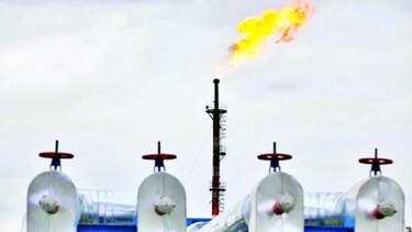 OPEP se reúne para impulsar precios del barril de petróleo