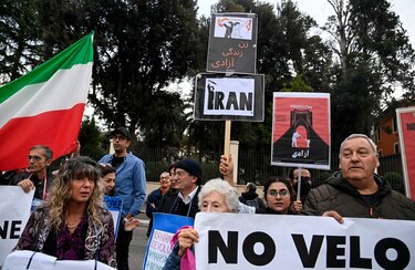 Honremos a las heroínas anónimas de Irán
