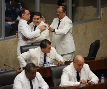 Contraloría ratifica que no pagará doble salario a diputados suplentes
