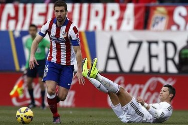 El Atlético golea al Madrid y se acerca a cuatro puntos