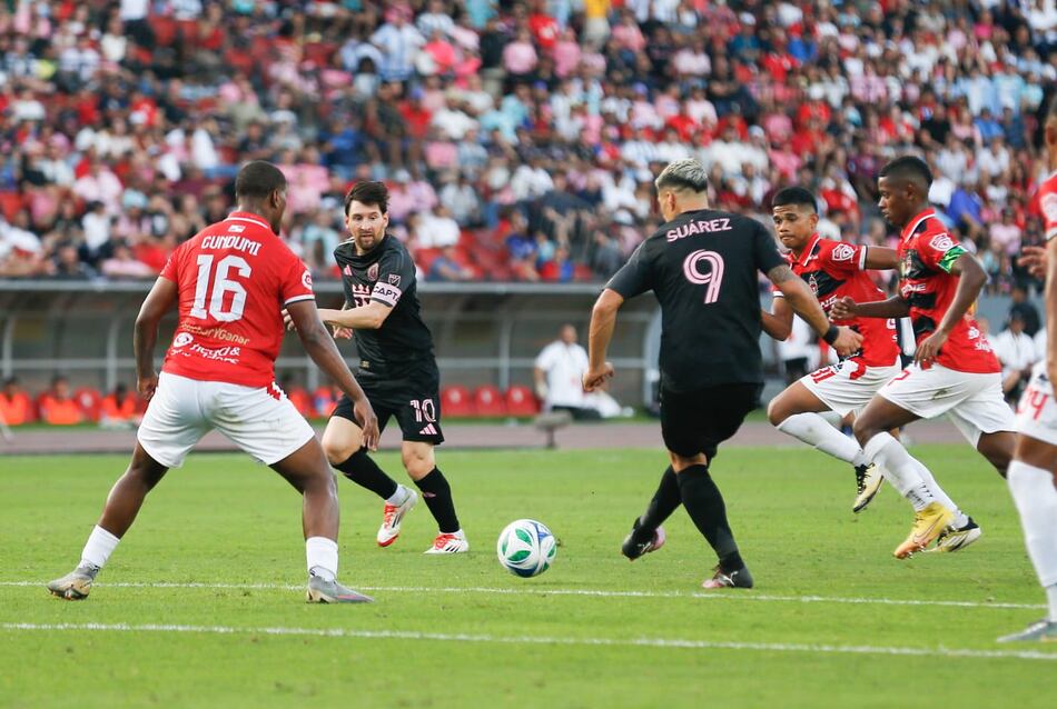 El Inter y Messi dejaron un recuerdo inolvidable en el Rommel