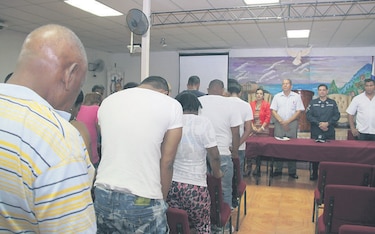 Canjean bonos por dinero