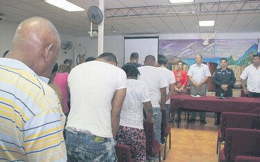 Canjean bonos por dinero
