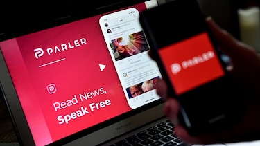 Parler reaparece con ayuda de servicio de propiedad rusa