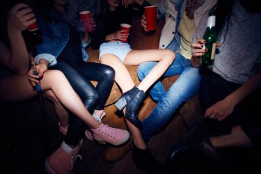 Adolescentes empiezan a consumir alcohol a los 14 años