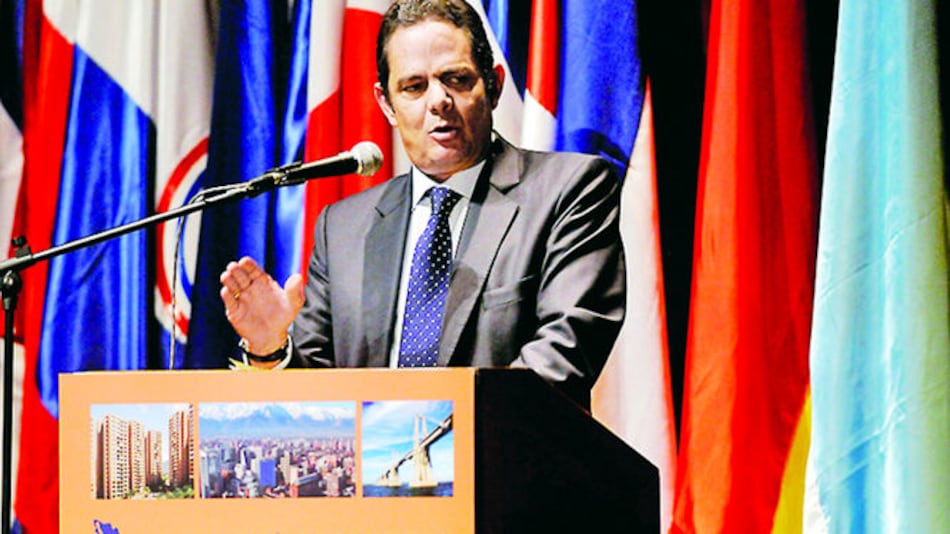 Operarán a Vargas LLeras por tumor