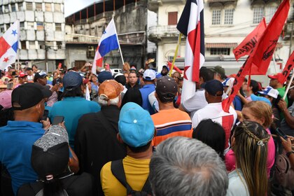 Paro de más de 70 días: Docentes piden salarios y prometen recuperar el tiempo perdido