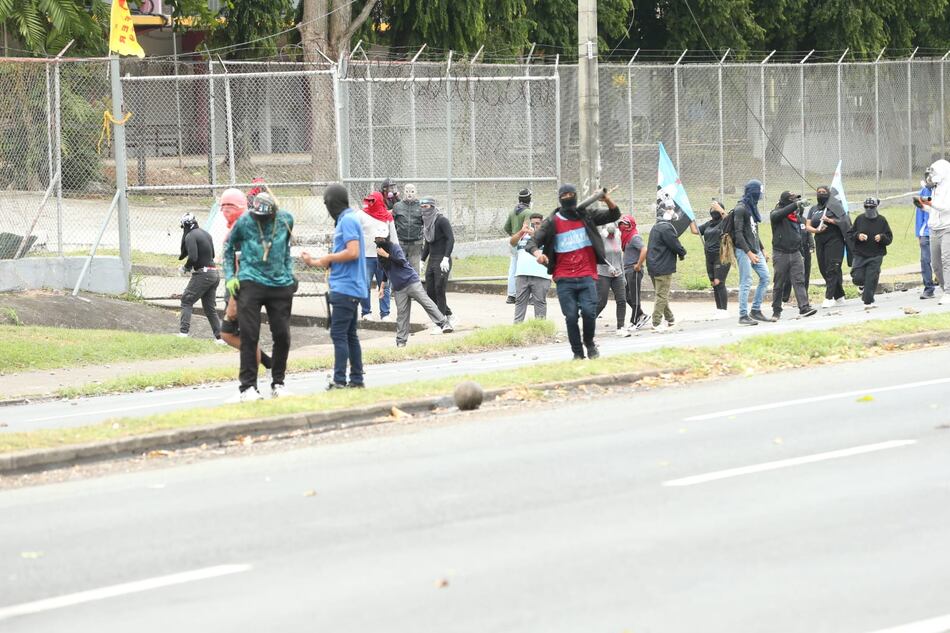 Universidad de Panamá suspende clases tras enfrentamientos entre manifestantes y antimotines