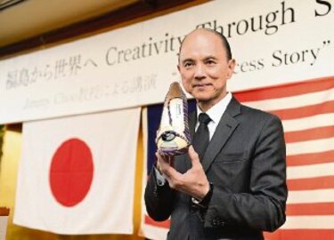Jimmy Choo y su línea de zapatos de Fukushima