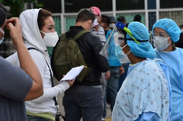 Honduras ‘se complica cada día más', dice el presidente Hernández, quien está hospitalizado por covid-19