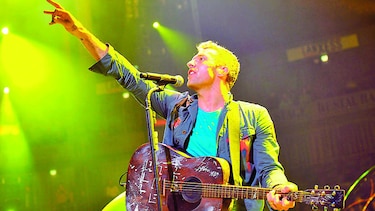 Subastan guitarra de Chris Martin, de Coldplay