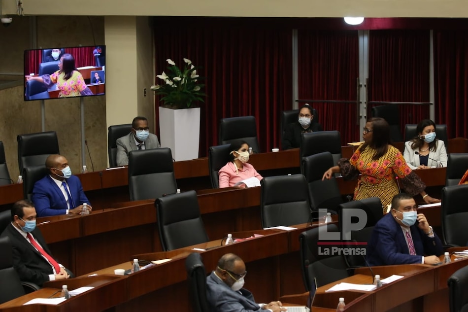 ‘Cualquiera de nosotros puede volverse eufórico, chocarnos y manotearnos’, dice Bolota Salazar, pero Kayra Harding no se calla: ‘he sido maltratada y todos lo saben’