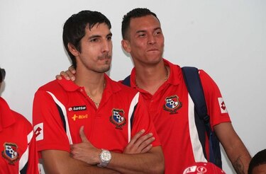 Jaime Penedo y Blas Pérez, en otro partido ante Dinamarca