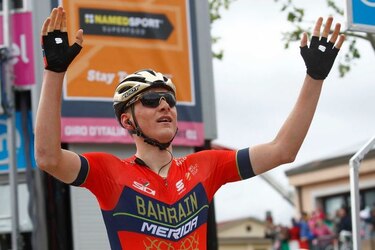 Yates saca más ventaja en el Giro de Italia