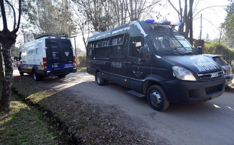 Allanan convento de monjas en Argentina en busca de dinero de corrupción