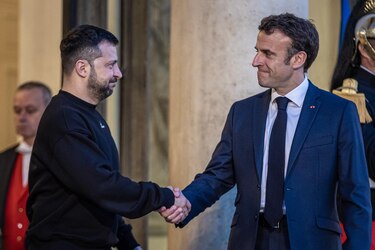 Francia enviará a Ucrania más carros ligeros y vehículos blindados para varios batallones