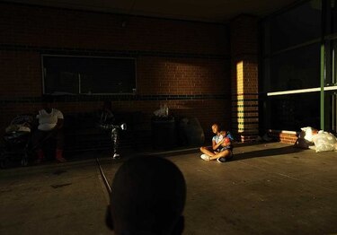 Alcalde de Houston impone toque de queda nocturno por inundaciones