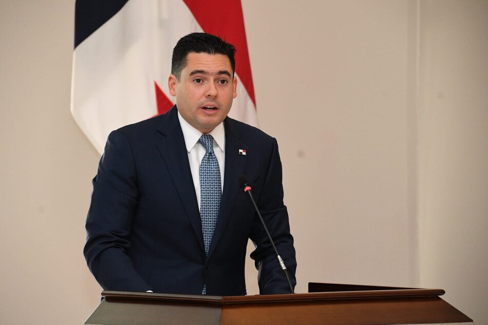 Vicepresidente Carrizo viaja a una cumbre en Bruselas; lo acompaña la canciller Tewaney Mencomo