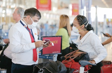 Número de pasajeros aéreos cayó un 60% en 2020: OACI