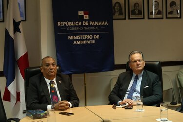 Transición en el Ministerio de Ambiente: Navarro anuncia que habrá un cierre ordenado de la mina