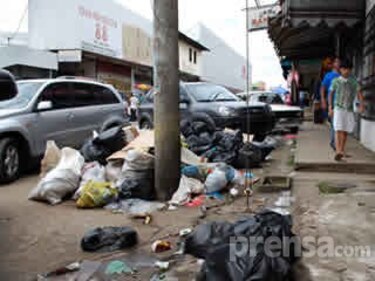 Se incrementa la basura en calles de Santiago por huelga de obreros