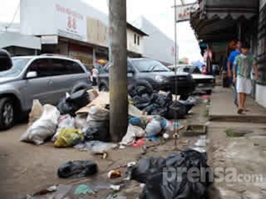 Se incrementa la basura en calles de Santiago por huelga de obreros