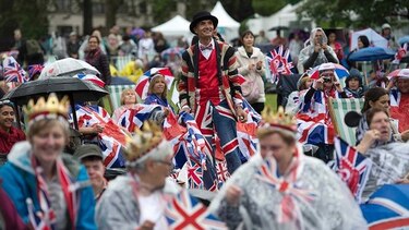 Pese a la lluvia, un pícnic gigante por los 90 años de Isabel II