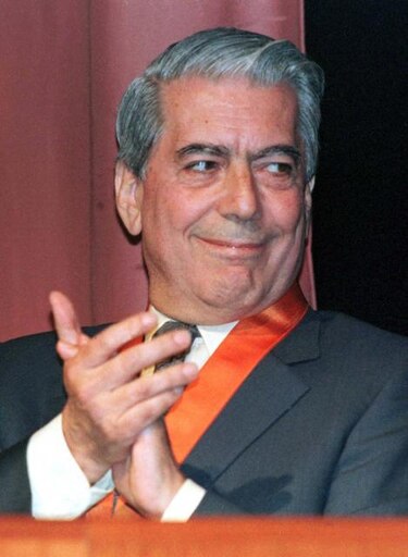 El Gobierno español ofrece a Vargas Llosa dirigir el Instituto Cervantes