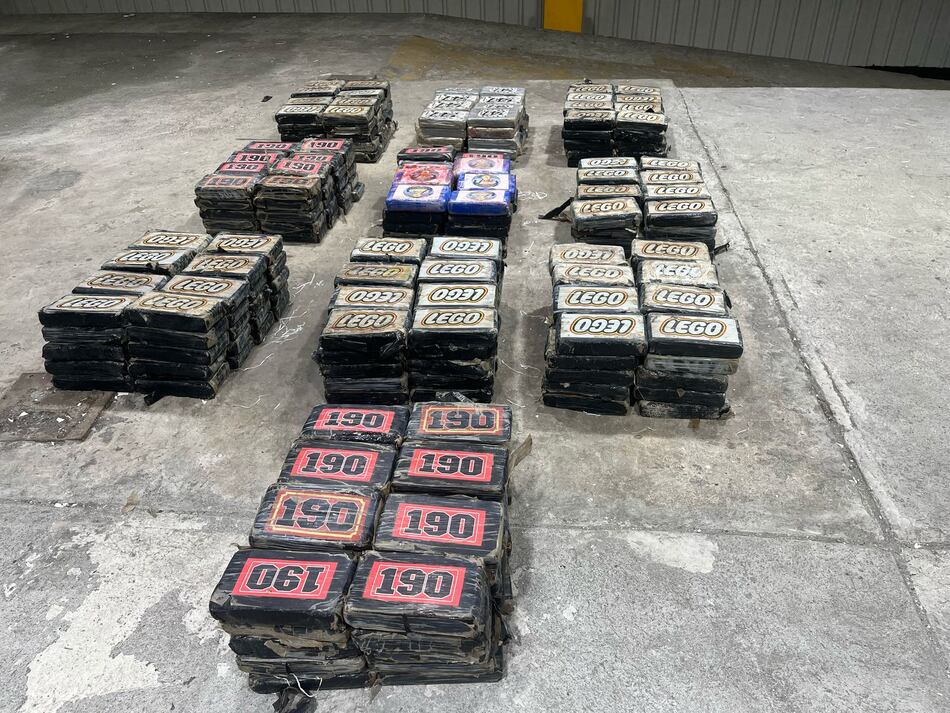 Decomisan 400 paquetes de presunta droga en puerto del Atlántico
