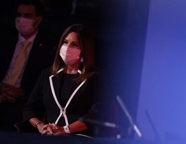 Mike Pence y Kamala Harris se enfrentan en un debate, con el contagio de Trump presente