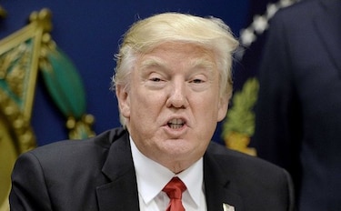 Donald Trump comienza el día atacando a la prensa