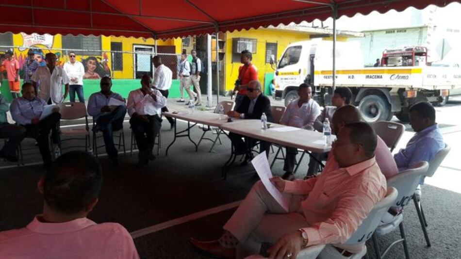 Consejo Municipal sesiona en la calle en contra de la concesión a Colón Container Terminal