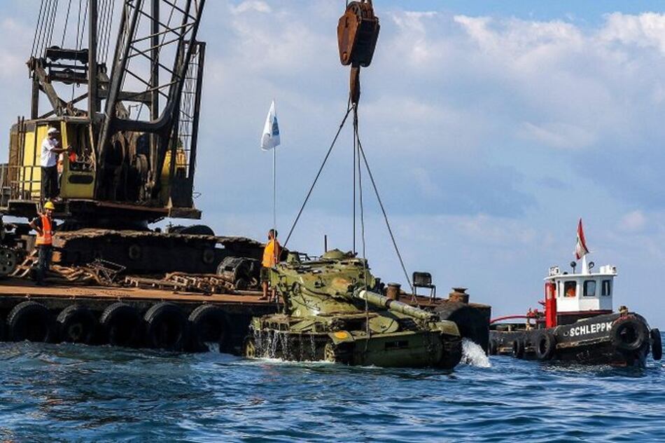 Líbano: hunden vehículos militares para crear ´parque submarino'